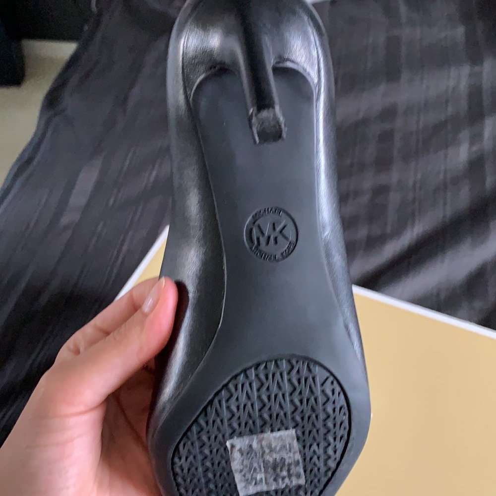 MICHAEL KORS BLACK HIGH HEEL - Picture 5 of 6